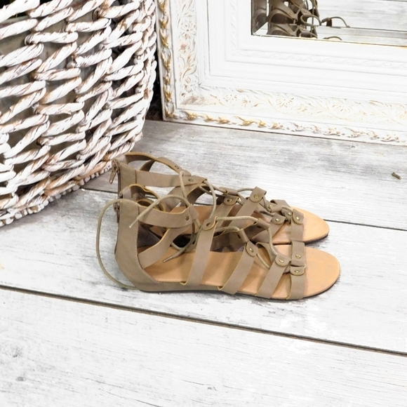BRAND NEW-FOREVER 21 FAUX LTHR GLADIATOR SANDALS**Priced to Sell** - Picture 3 of 4
